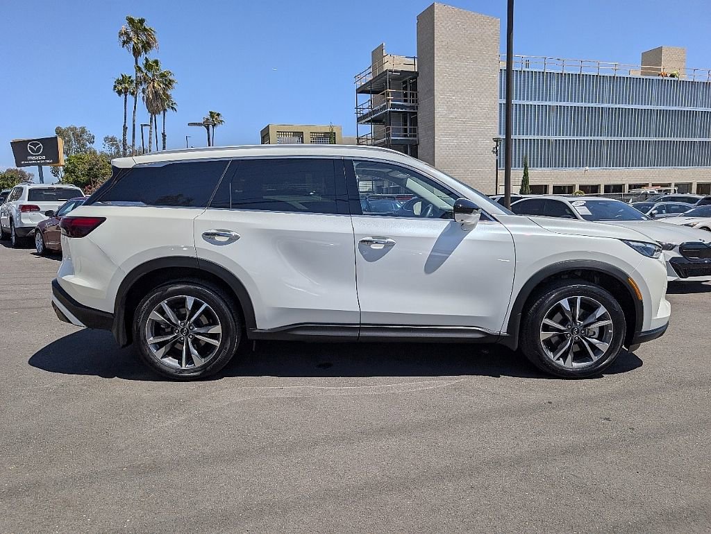 Used 2025 INFINITI QX60 Luxe w/ Lighting Package (N94) FWD image 9
