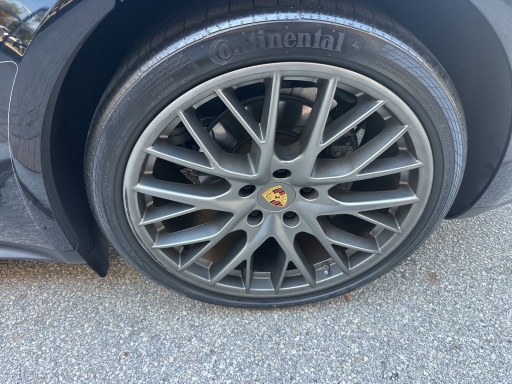 Used 2018 Porsche Panamera 4S image 16