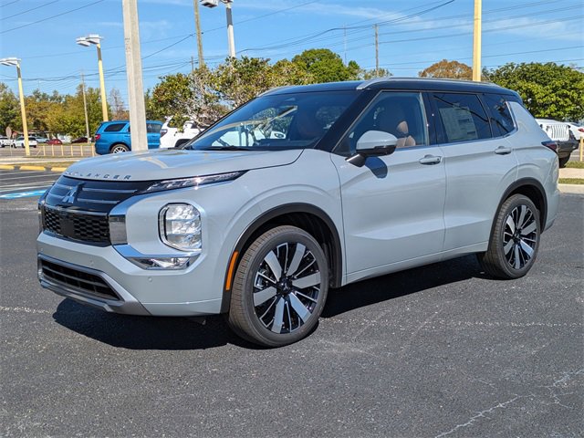 New 2025 Mitsubishi Outlander SEL image 2