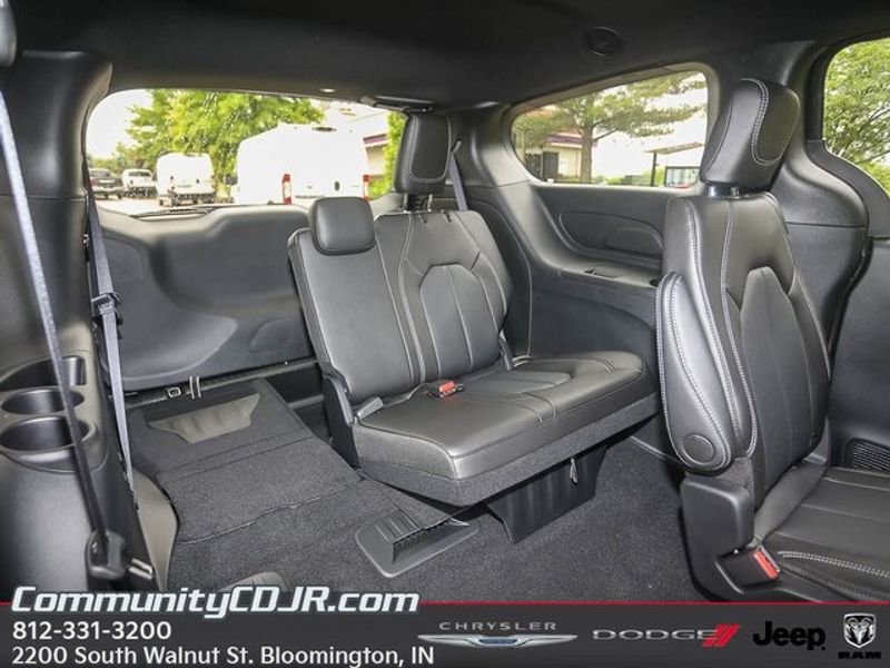 New 2025 Chrysler Voyager LX FWD image 19