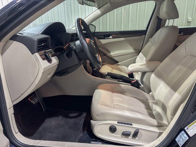 Used 2020 Volkswagen Passat 2.0T SEL image 11