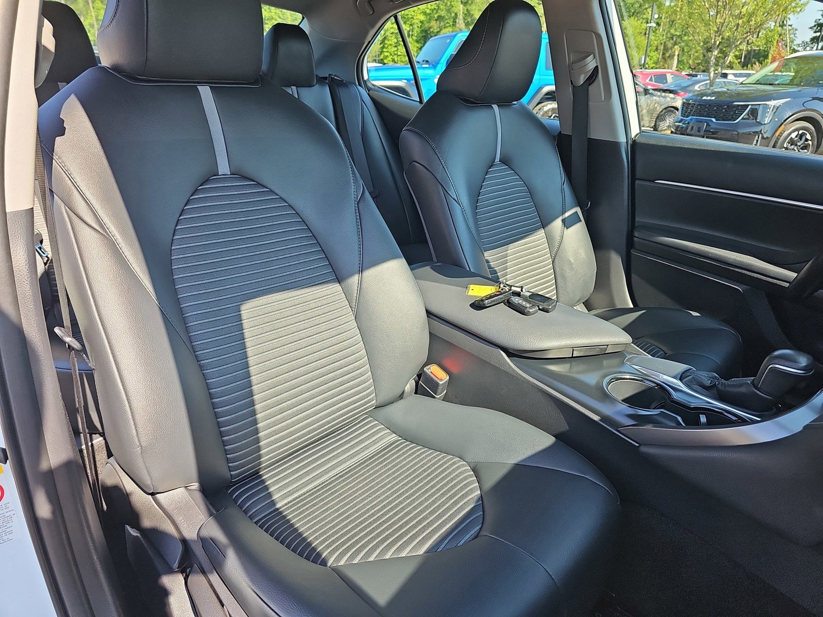 Used 2019 Toyota Camry SE w/ Convenience Package FWD image 11