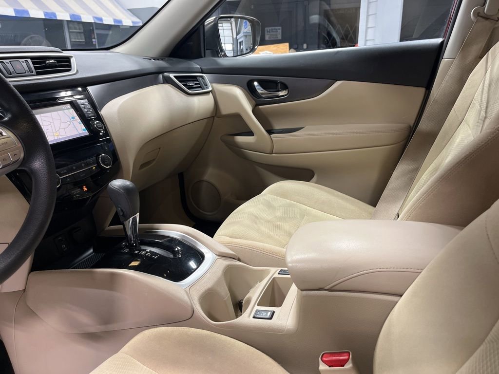 Used 2016 Nissan Rogue SV w/ SV Premium Package image 17