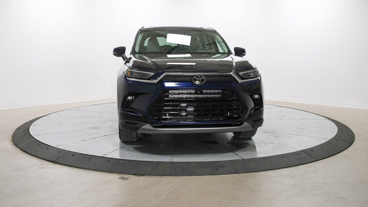 New 2025 Toyota Grand Highlander Platinum image 3