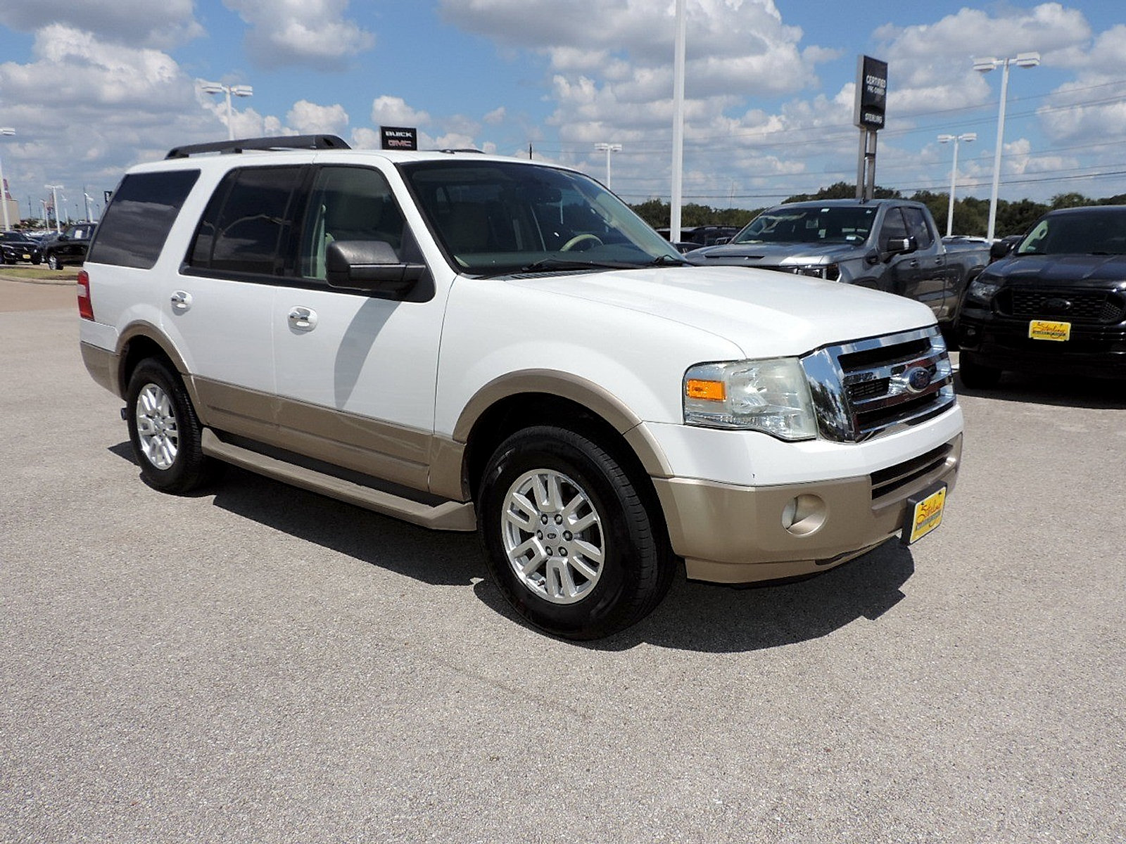 Used 2014 Ford Expedition XLT w/ Equipment Group 201A RWD image 3
