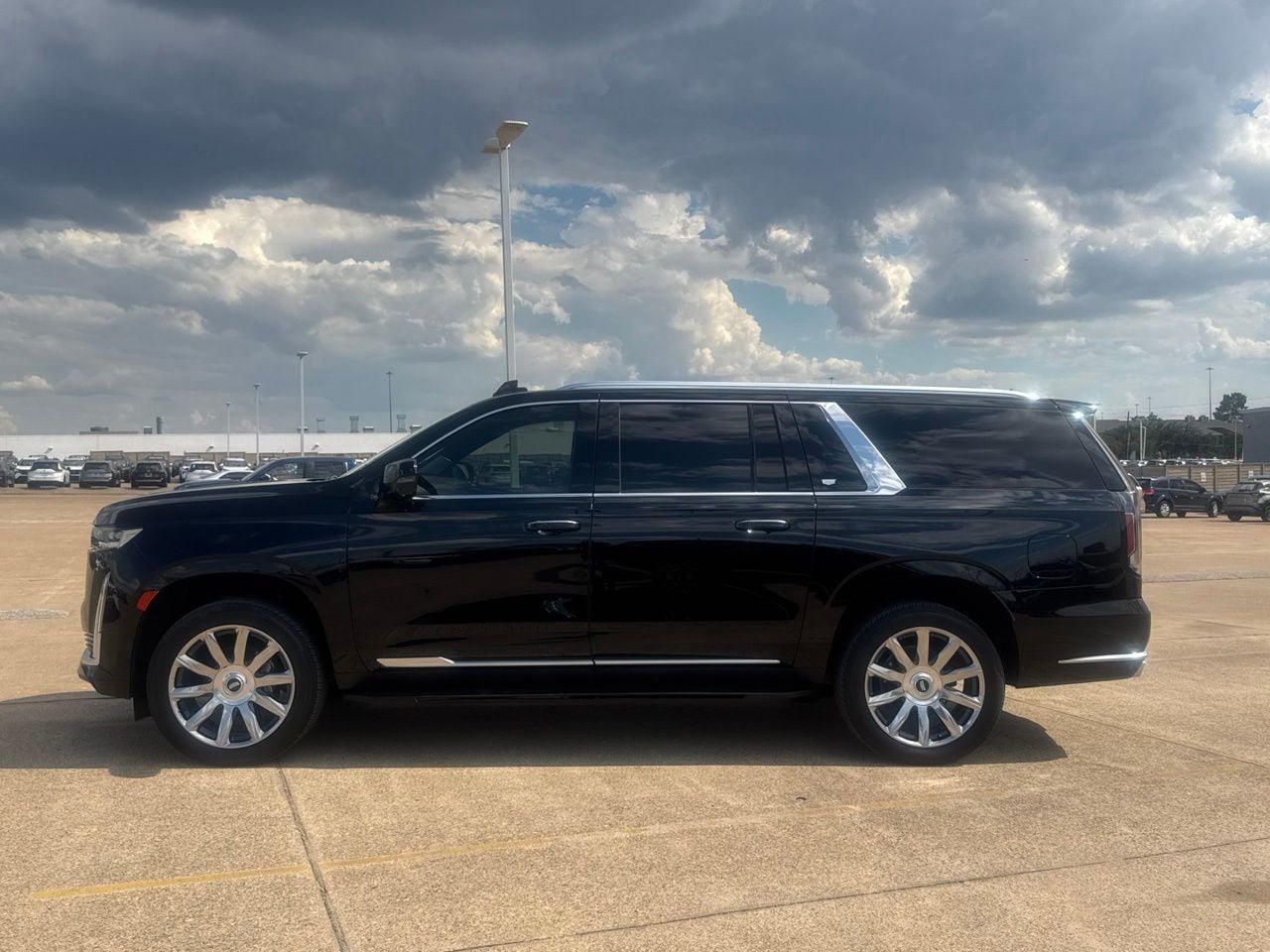Used 2023 Cadillac Escalade ESV Premium Luxury Platinum AWD/4WD image 15