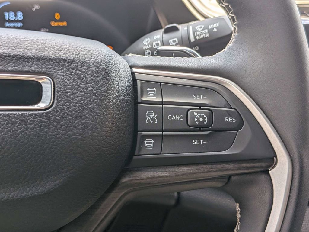 Used 2024 Jeep Grand Cherokee L Limited w/ Luxury Tech Group II RWD image 27