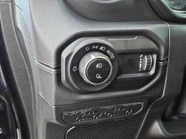 Used 2025 Jeep Gladiator Sport image 10