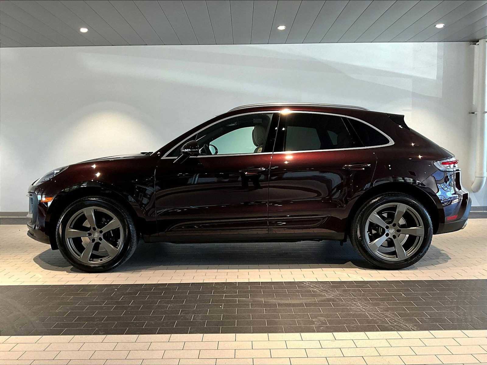 Used 2025 Porsche Macan image 2