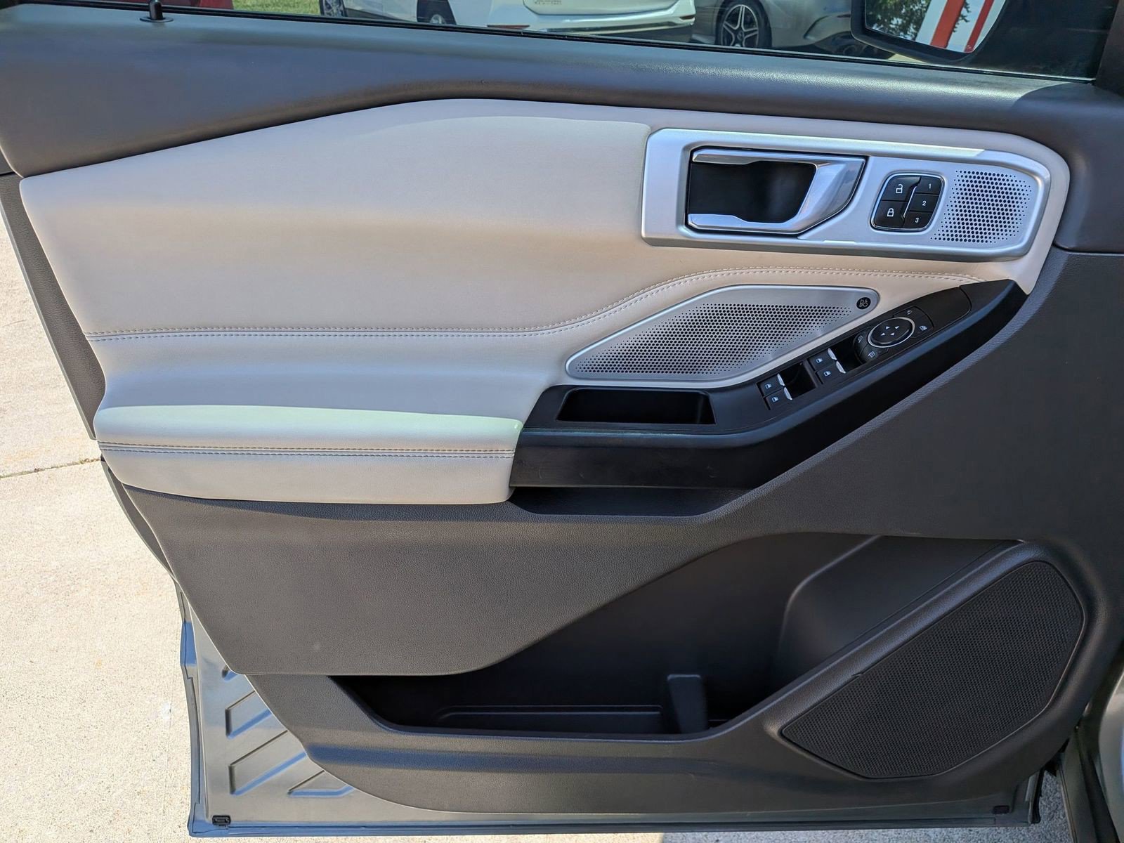 Used 2020 Ford Explorer Platinum w/ Premium Technology Package AWD/4WD image 29