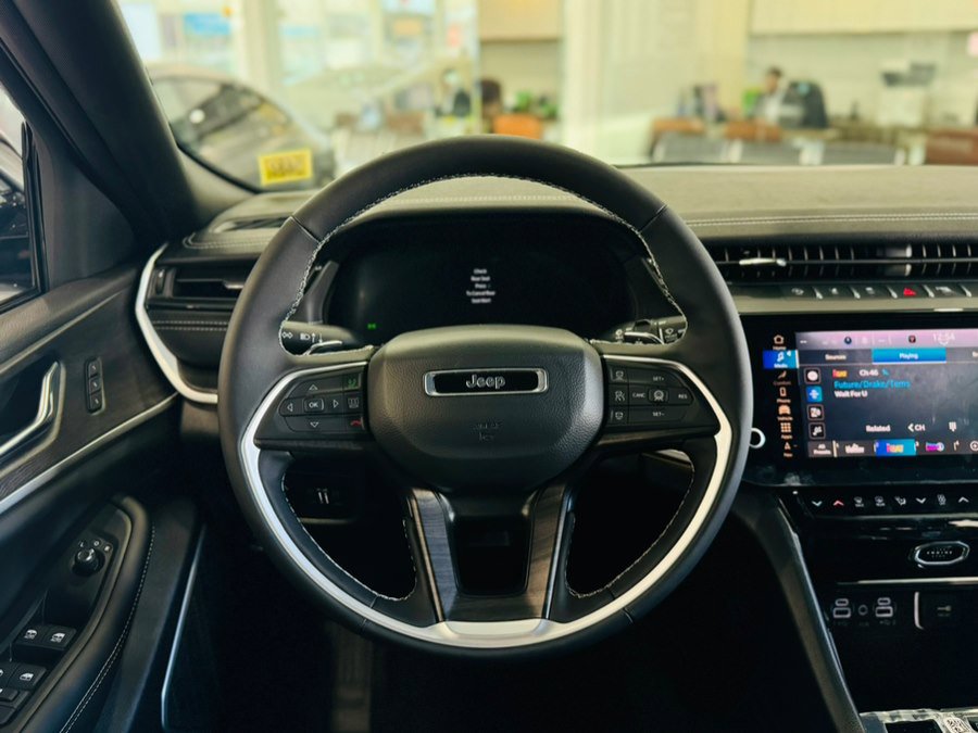 Used 2026 Jeep Grand Cherokee Limited image 25