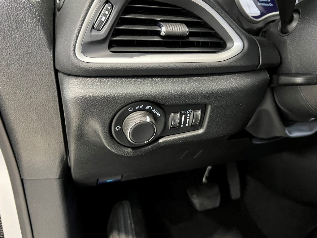 New 2026 Chrysler Voyager LX image 22