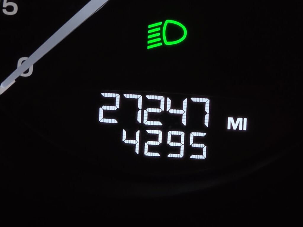 Certified 2024 Porsche Macan AWD/4WD image 36