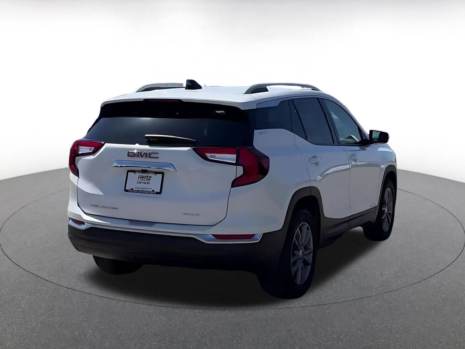 Used 2024 GMC Terrain SLT AWD/4WD image 14
