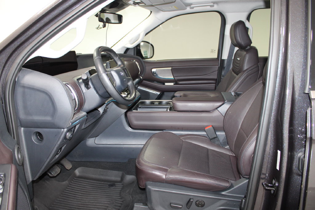 Used 2025 Ford Expedition Platinum w/ Platinum Ultimate Package AWD/4WD image 23
