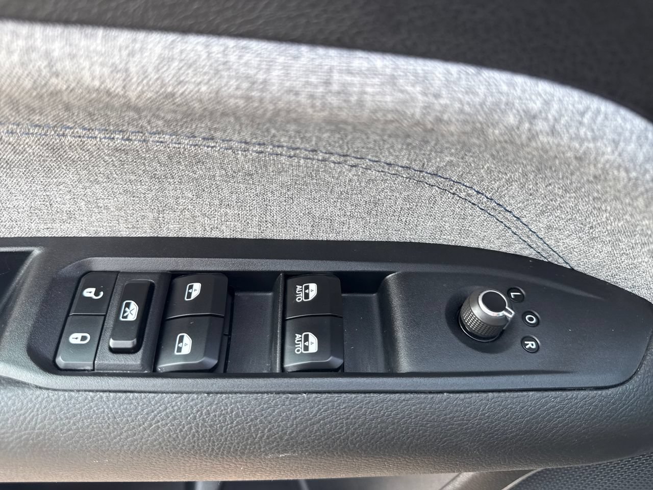 Used 2024 Jeep Compass Latitude AWD/4WD image 16