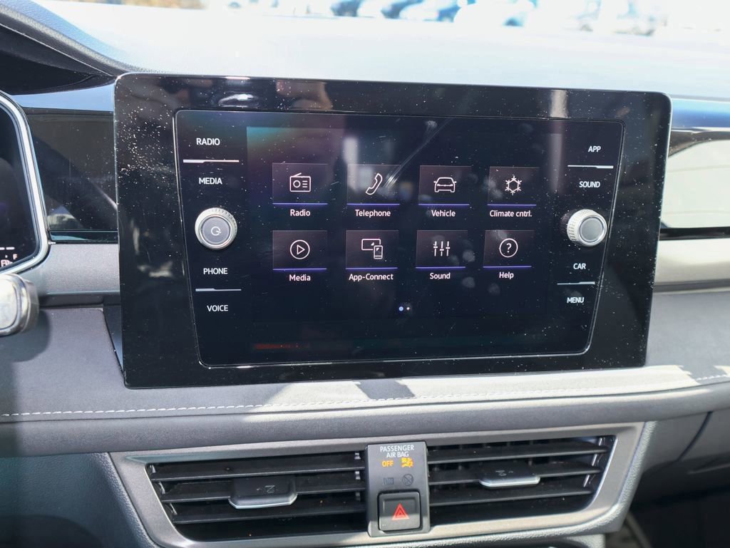 Certified 2025 Volkswagen Taos SE FWD image 18