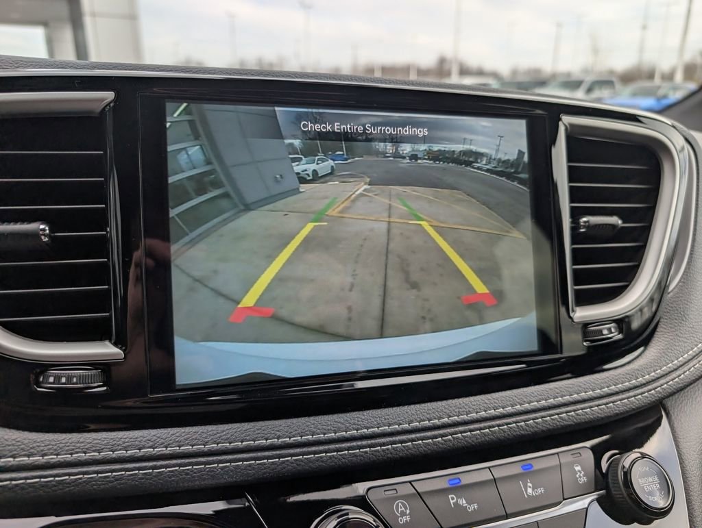 New 2026 Chrysler Pacifica Select image 3