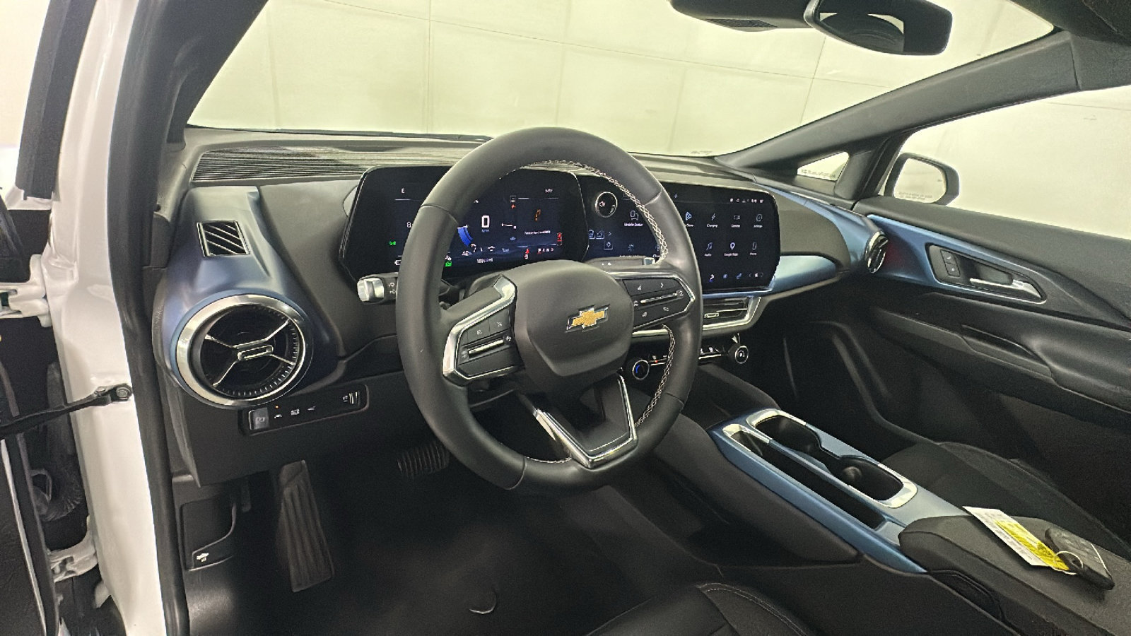 Used 2024 Chevrolet Equinox EV LT FWD image 16