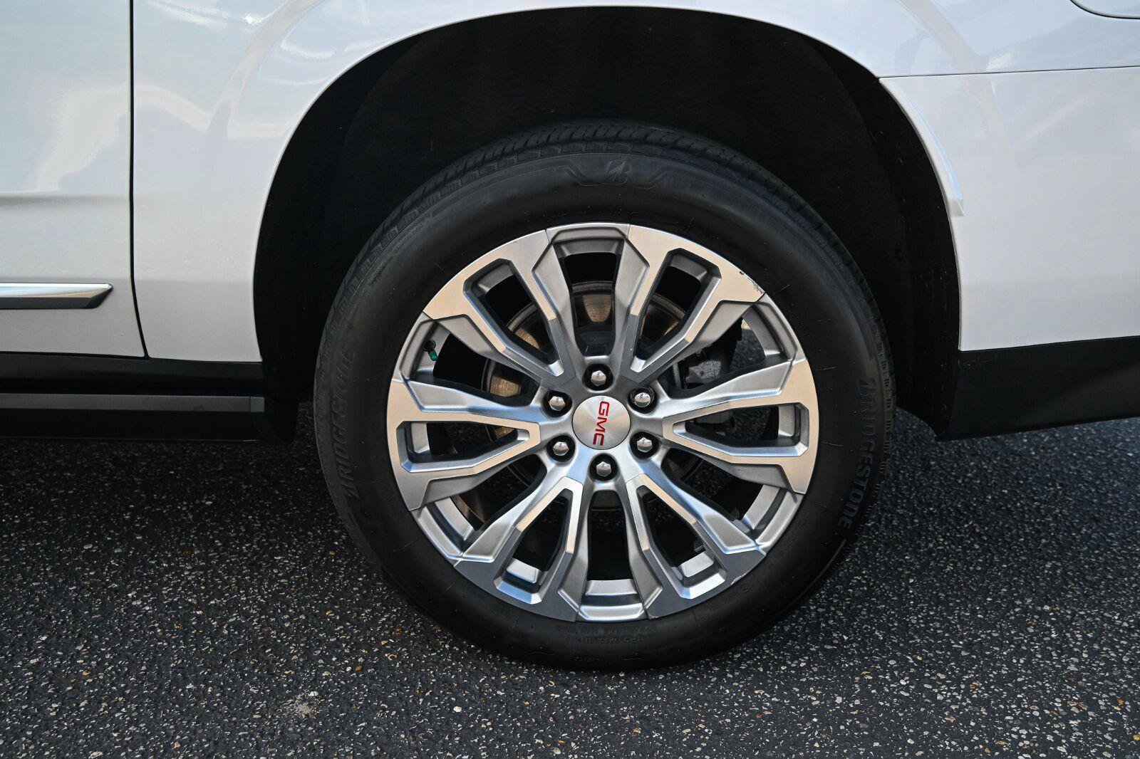 Used 2024 GMC Yukon XL Denali w/ Denali Reserve Package AWD/4WD image 13