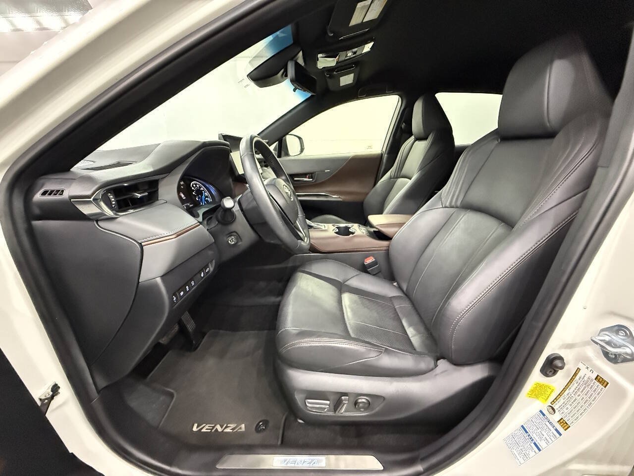 Used 2021 Toyota Venza Limited AWD/4WD image 12