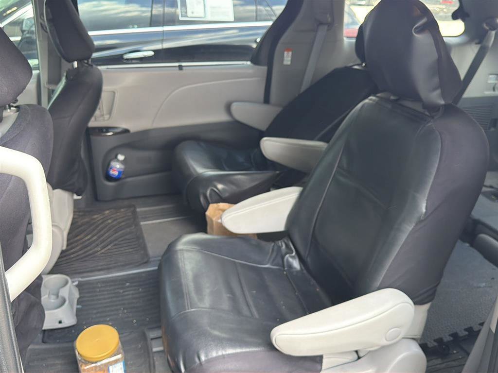 Used 2020 Toyota Sienna XLE w/ XLE Navigation Package AWD/4WD image 13