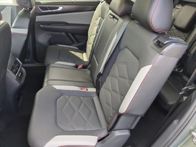 Used 2024 Volkswagen Atlas Peak Edition SEL AWD/4WD image 21