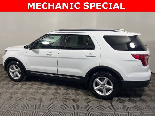 Used 2016 Ford Explorer XLT w/ Equipment Group 202A image 5