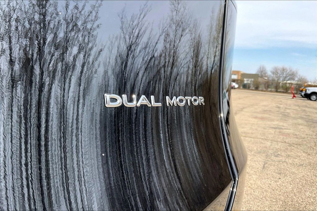 Used 2022 Tesla Model Y Long Range image 23