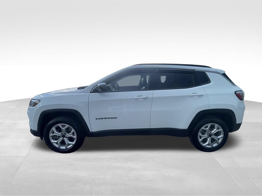 Used 2026 Jeep Compass Latitude AWD/4WD image 16