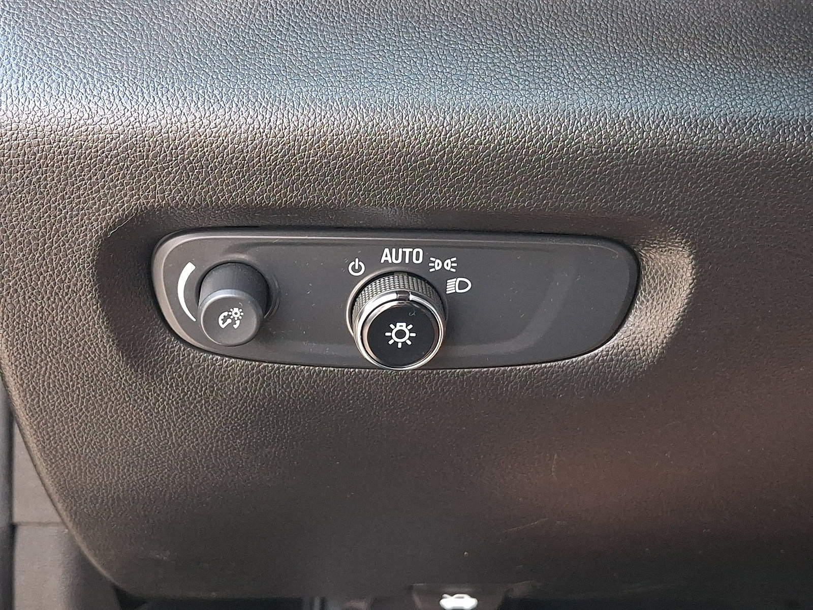 Used 2021 Chevrolet Traverse LS FWD image 25