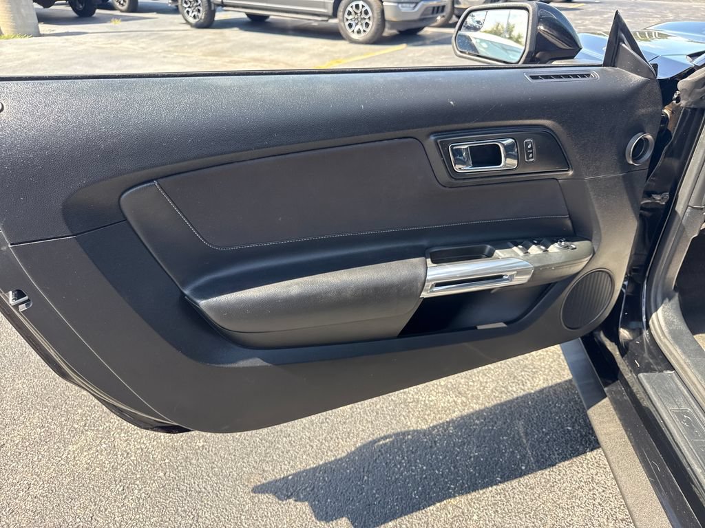 Used 2016 Ford Mustang Convertible RWD image 19