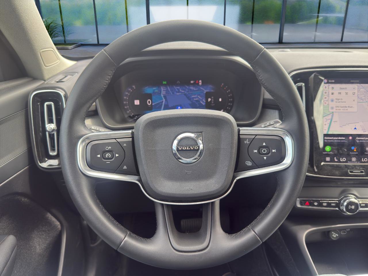 Used 2025 Volvo XC40 B5 Plus image 10