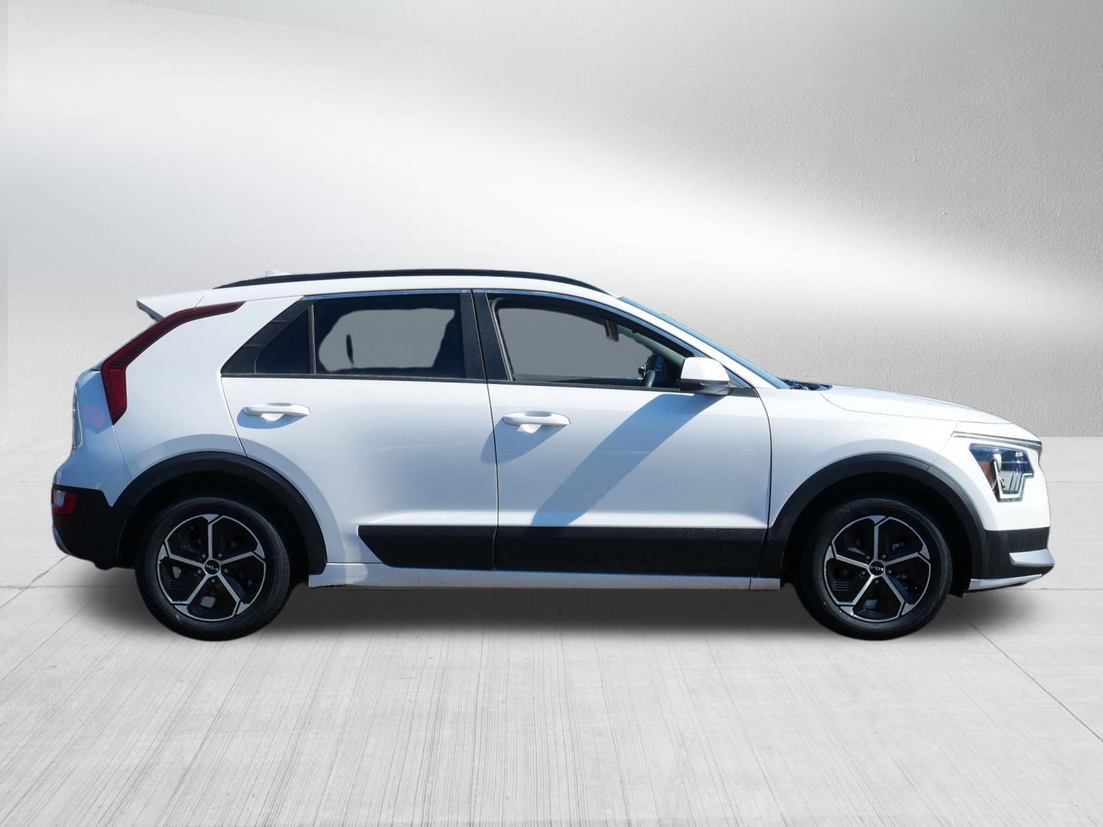 Certified 2023 Kia Niro LX image 9