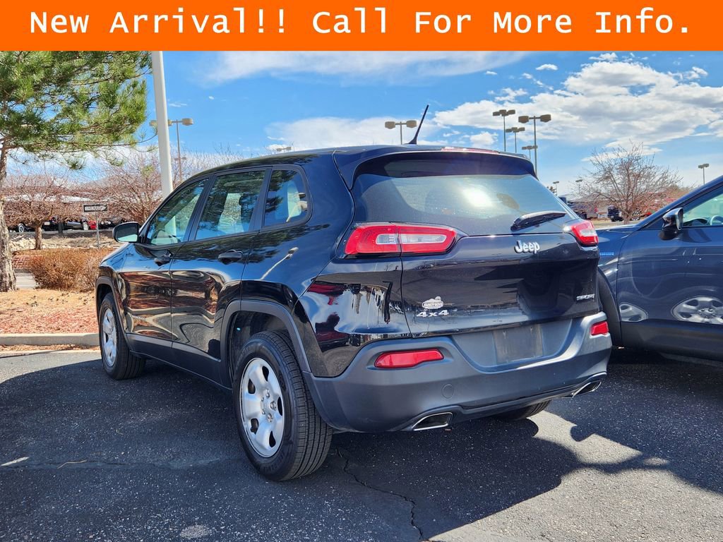 Used 2016 Jeep Cherokee Sport image 4