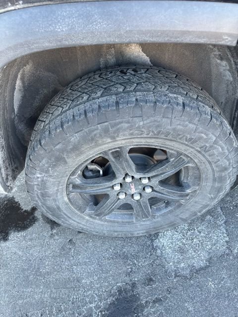 Used 2022 GMC Acadia AT4 w/ Technology Package image 7