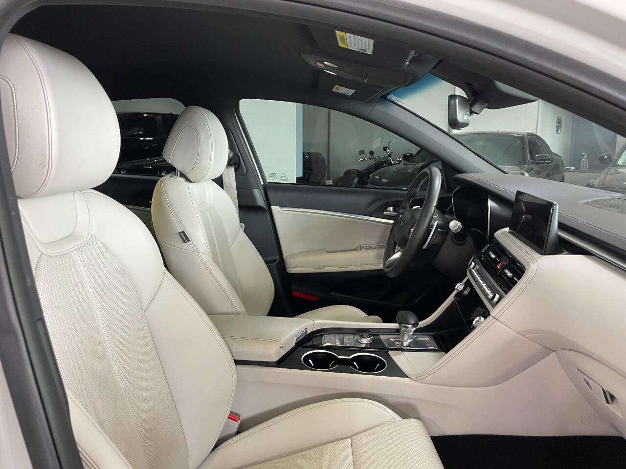 Used 2024 Genesis G70 2.5T image 26