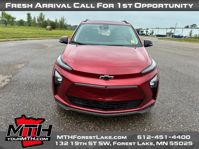 Used 2022 Chevrolet Bolt EUV Premier w/ Sun & Sound Package FWD image 3