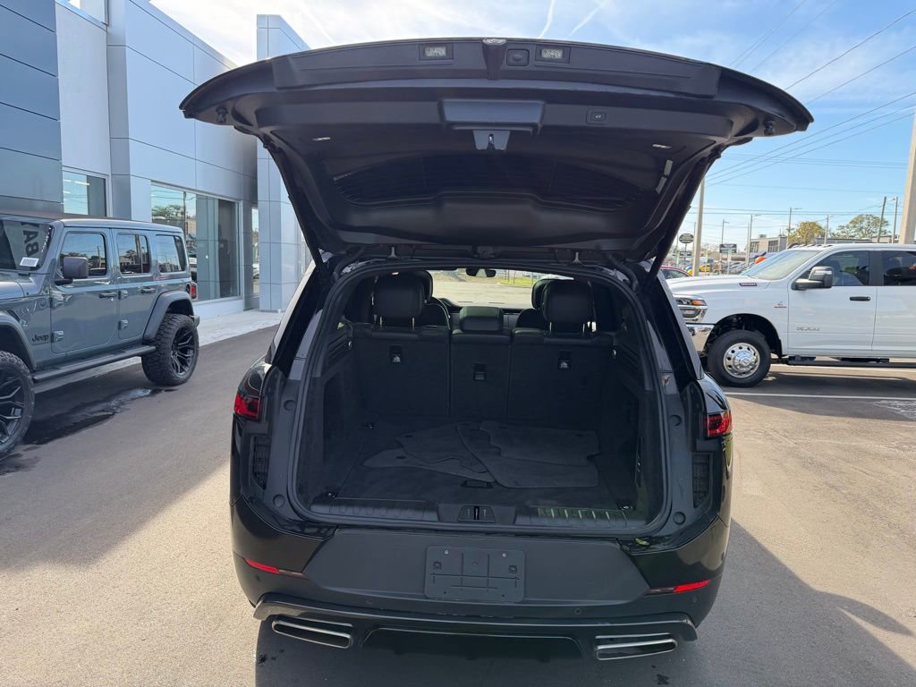 Used 2025 Land Rover Range Rover Sport SE image 39