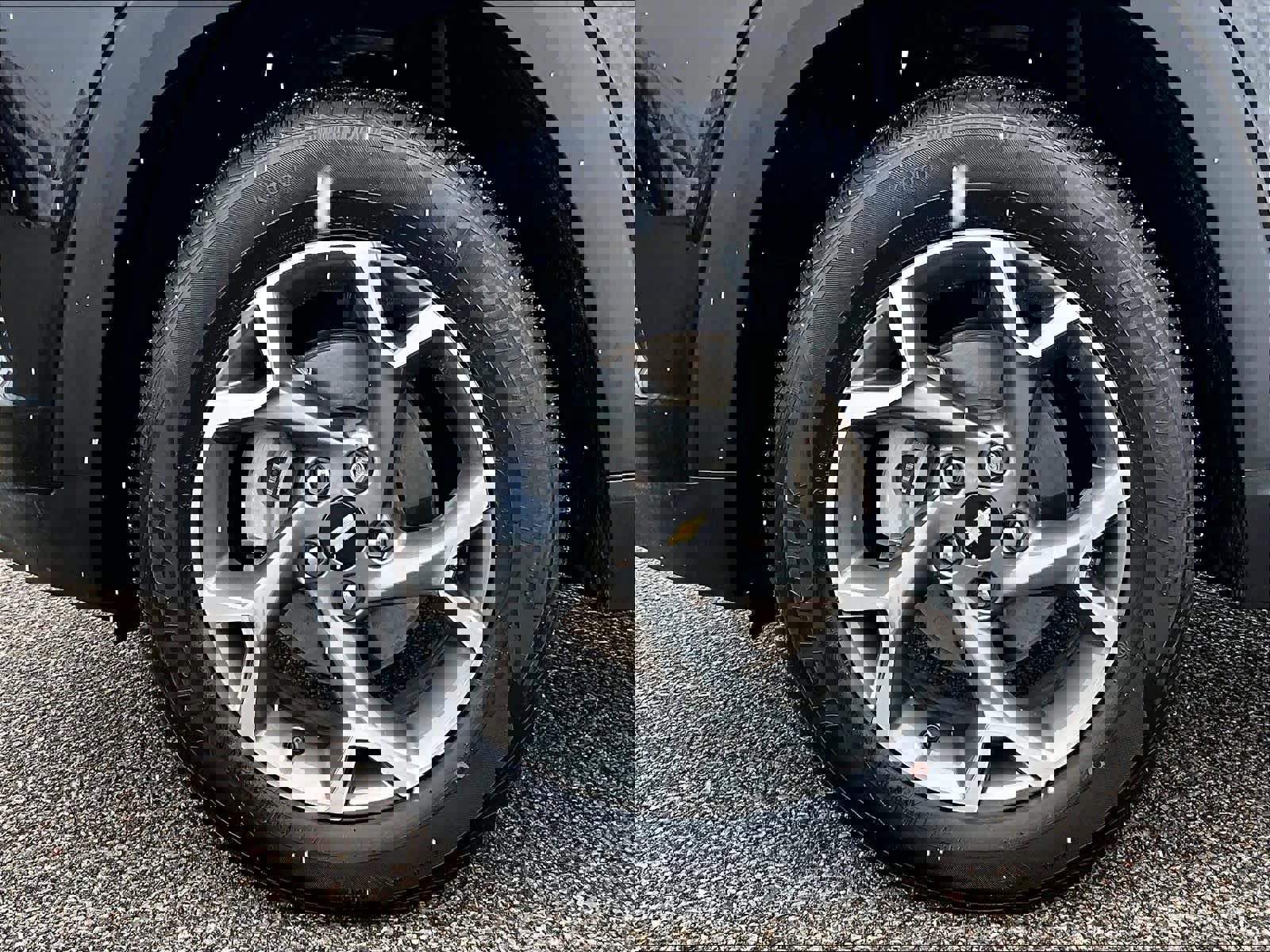 Used 2025 Chevrolet Trax LT w/ LT Convenience Package image 7