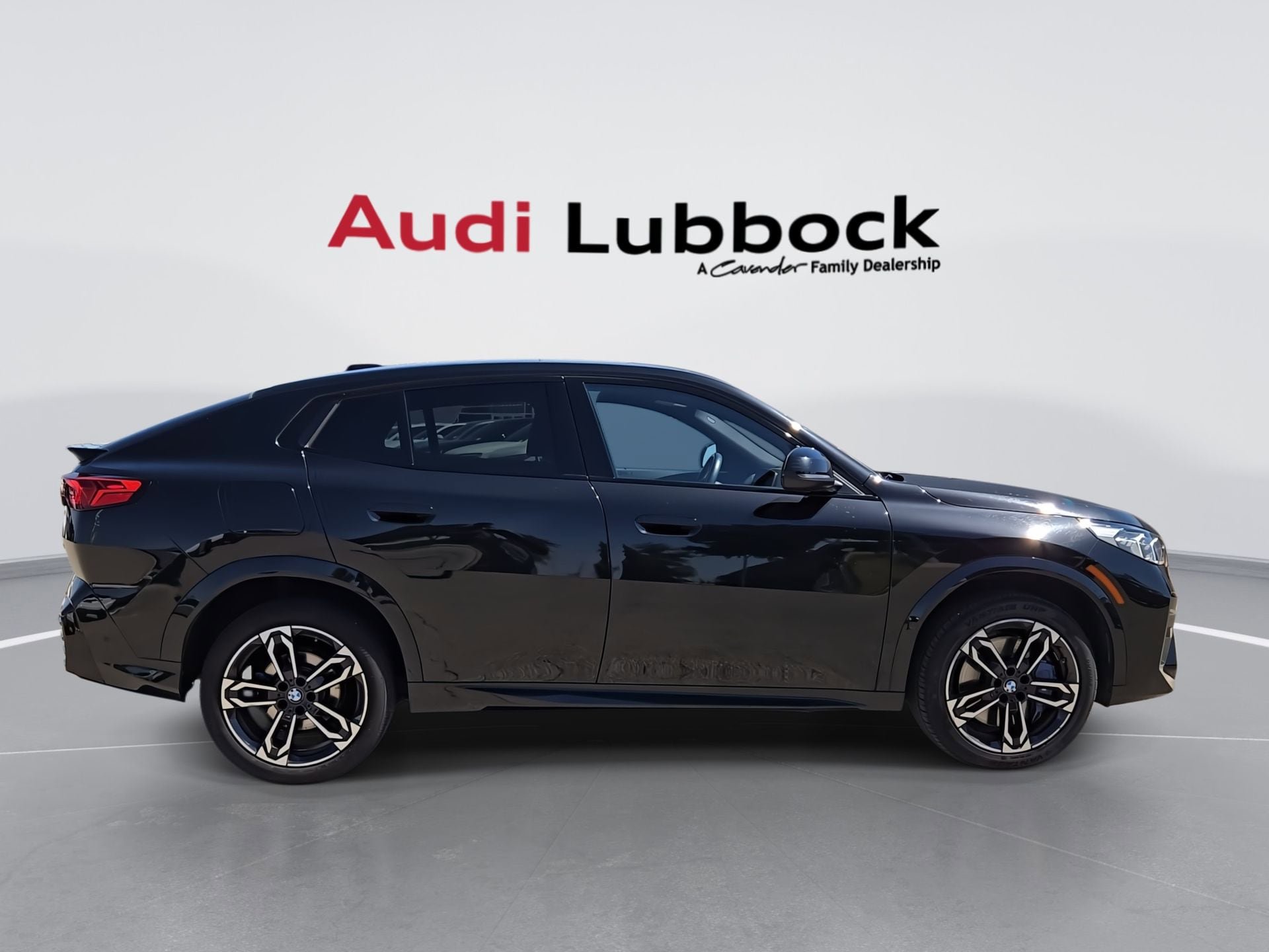 Used 2025 BMW X2 xDrive28i AWD/4WD image 9