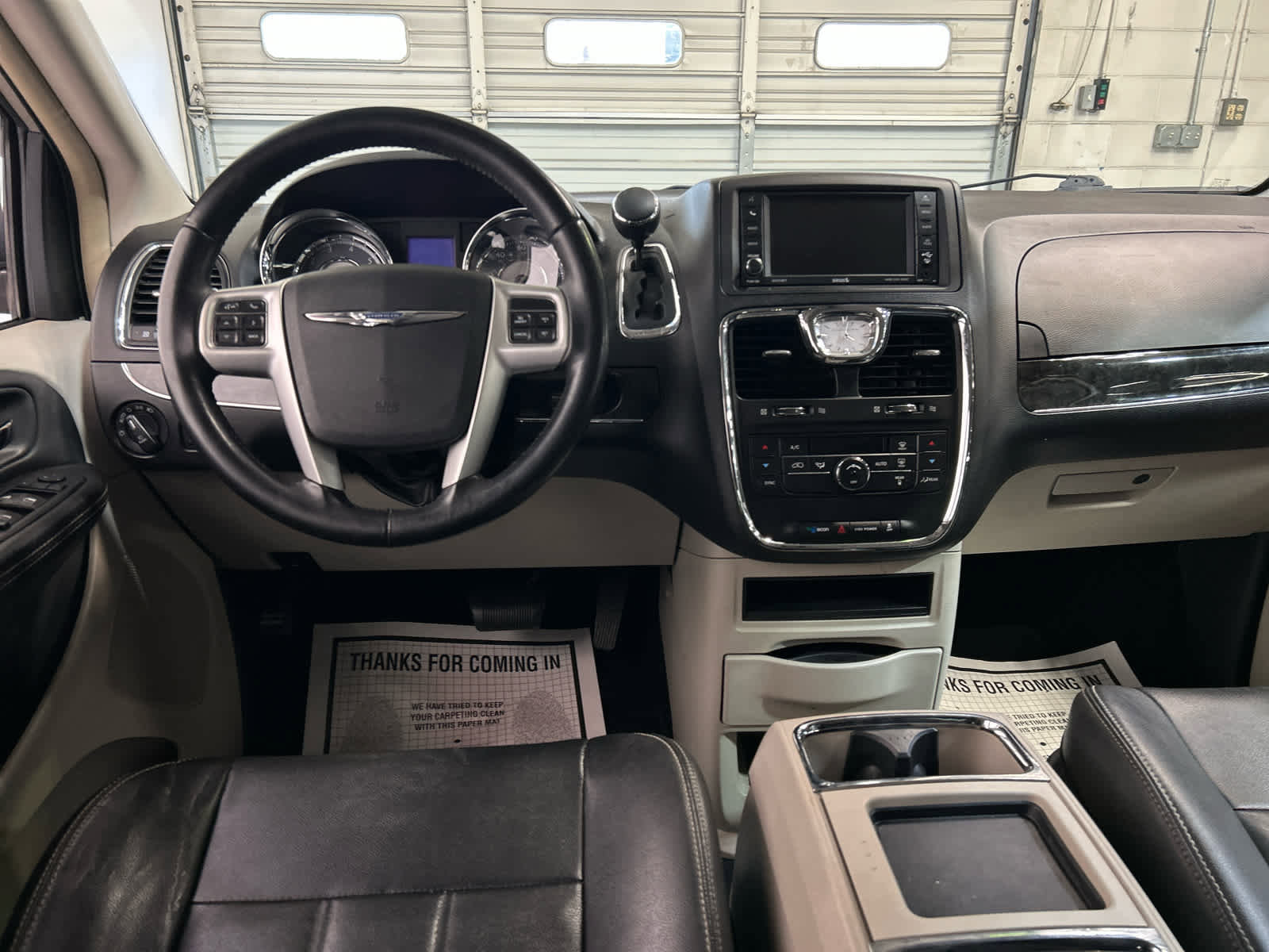 Used 2014 Chrysler Town & Country Touring FWD image 4