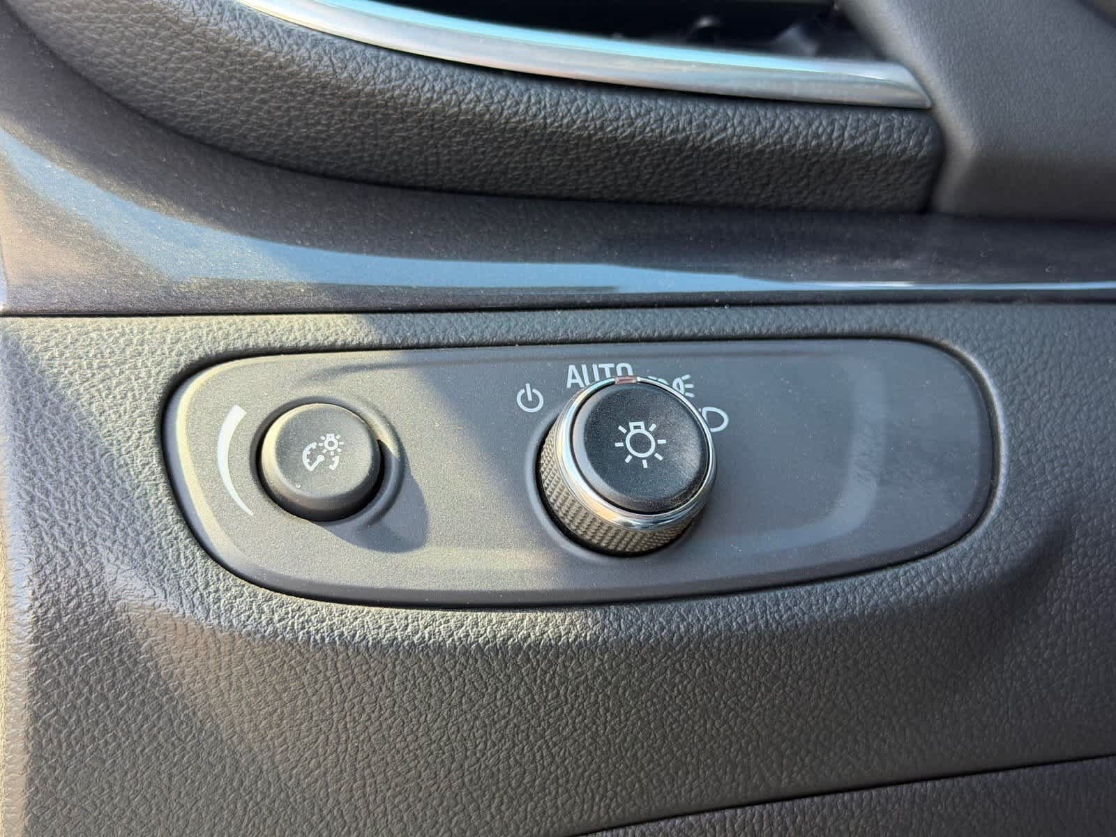 Used 2022 Buick Encore Preferred w/ Safety Package FWD image 19