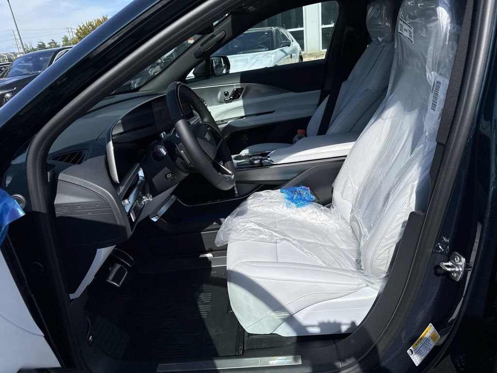 New 2027 Cadillac Lyriq Luxury RWD image 8