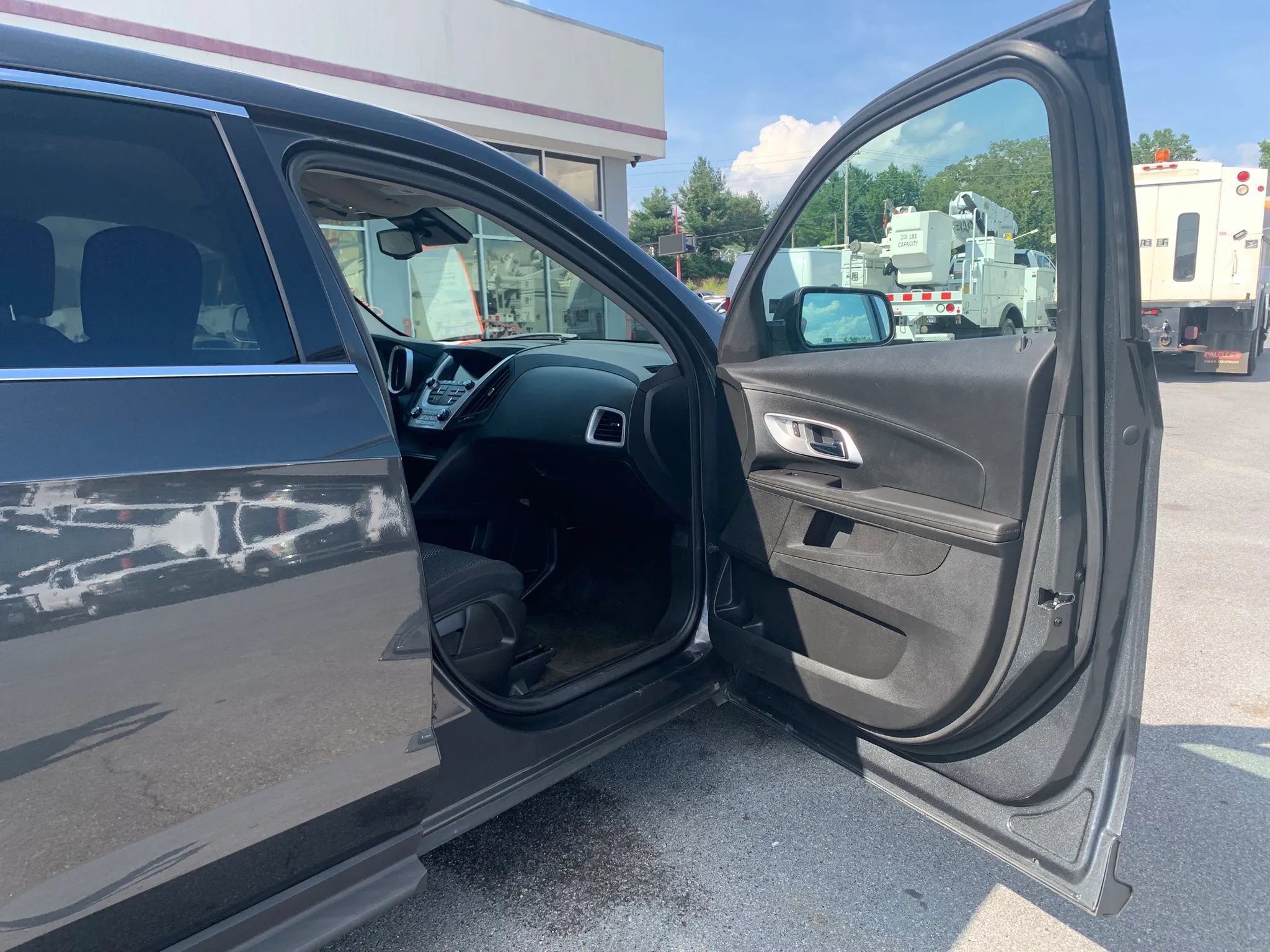 Used 2017 Chevrolet Equinox LS AWD/4WD image 18