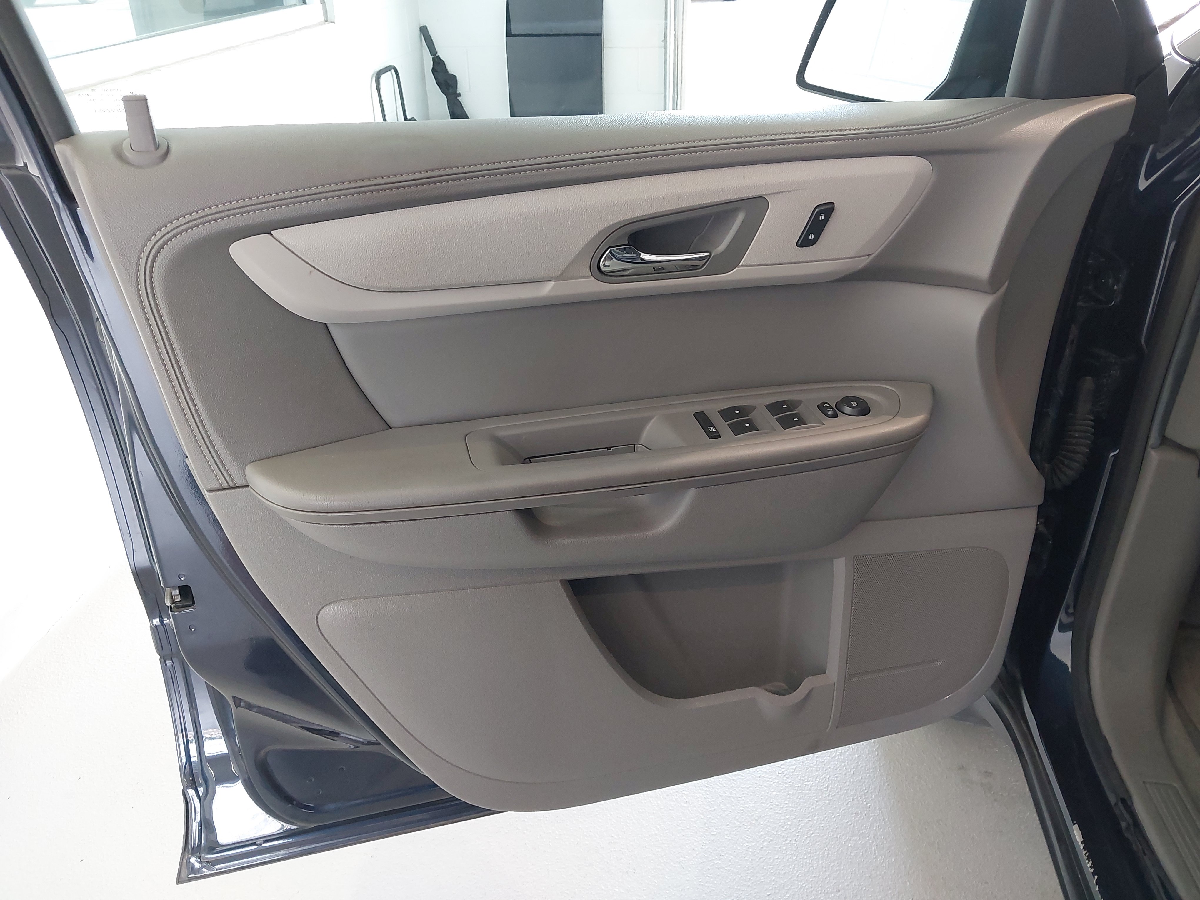 Used 2016 Chevrolet Traverse LS FWD image 25