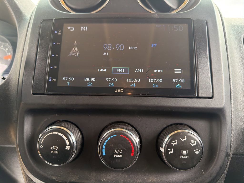 Used 2014 Jeep Patriot Latitude FWD image 15