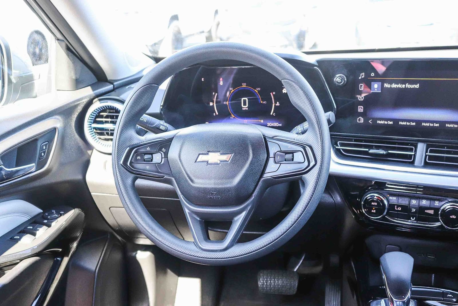 Used 2025 Chevrolet Trax LT FWD image 18
