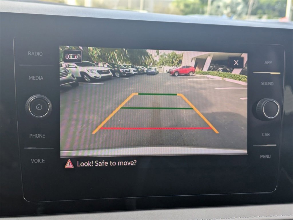 Used 2025 Volkswagen Taos SE image 18