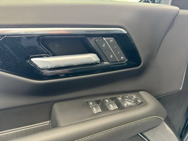 New 2026 Chevrolet Suburban Premier w/ Sun And Tow Package AWD/4WD image 6